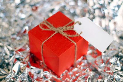Little red box with a shiny background - How to maximize your gift card value this holiday season